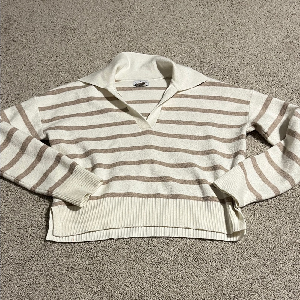Nicole Miller Cream and Tan V-Neck Sweater